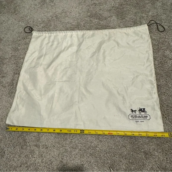 Like 🆕 Coach 23” x 19” vintage satin ivory large drawstring dust bag - Picture 7 of 8